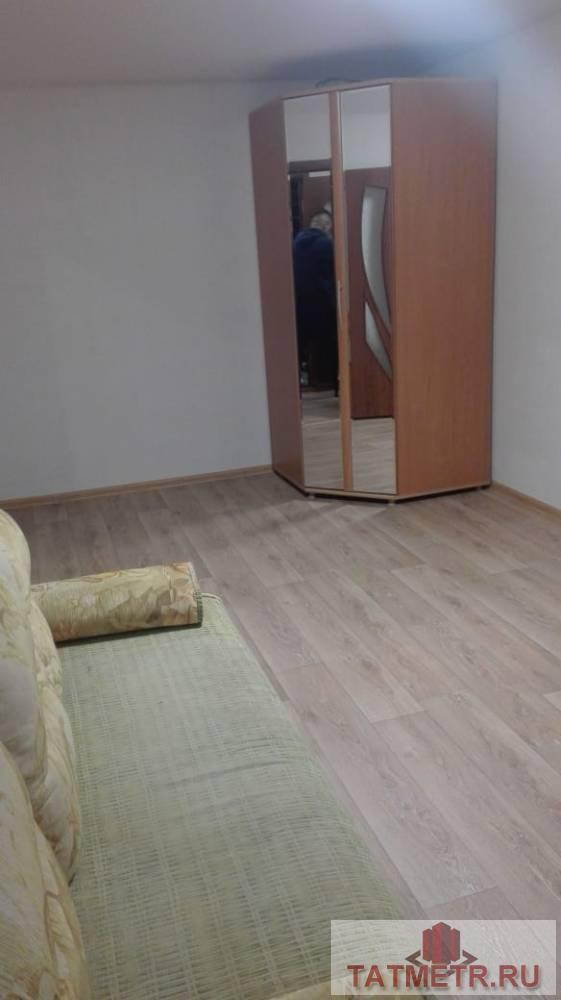 Сдается чистая 1-комнатная квартира в панельном доме, расположенном в развитом и динамичном районе Казани. Рядом с... - 4