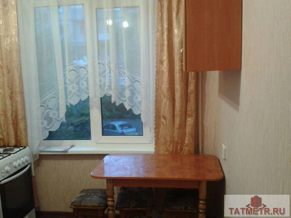 Сдается чистая 1-комнатная квартира в кирпичном доме, расположенном в спальном районе города Казани. Рядом с домом...