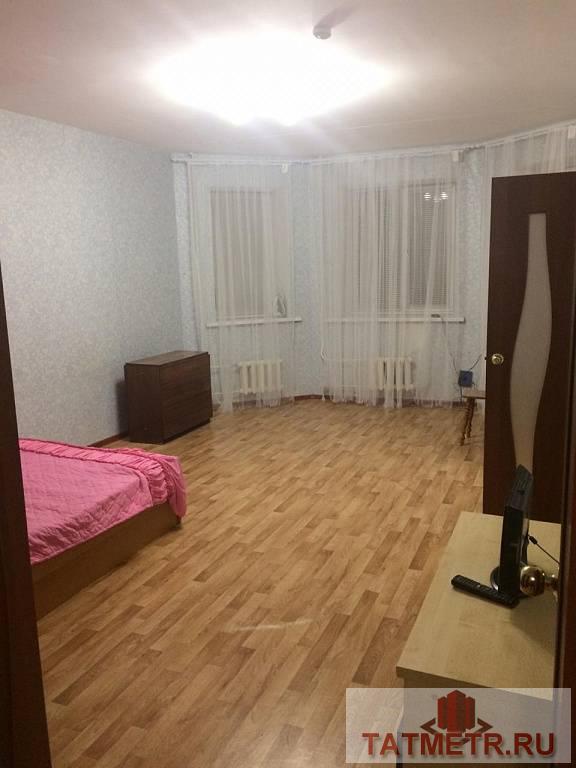 Сдается просторная 1-комнатная квартира в кирпичном доме, расположенном в спальном районе города Казани. Рядом с... - 2