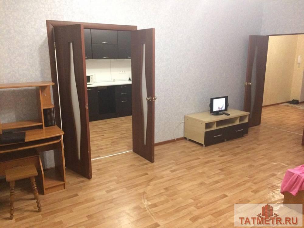 Сдается просторная 1-комнатная квартира в кирпичном доме, расположенном в спальном районе города Казани. Рядом с... - 4