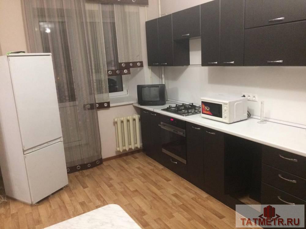 Сдается просторная 1-комнатная квартира в кирпичном доме, расположенном в спальном районе города Казани. Рядом с... - 5