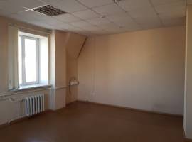 Сдается чистый, комфортабельный офис 30м2 в аренду на Гладилова 35....