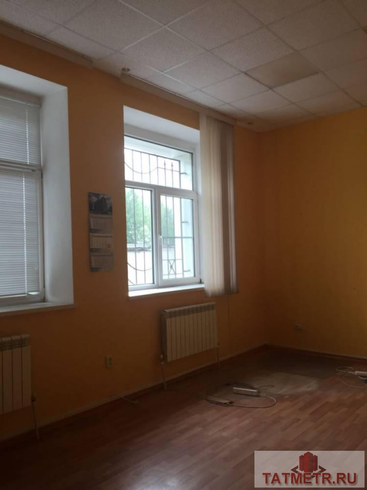 Сдается офис в Ново-Савиновском районе, ул. Лаврентьева. В офисе выполнен ремонт, состоит из 2 комнат, В каждом...