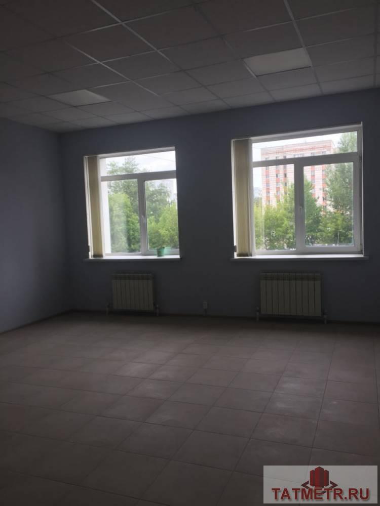 Сдаю офис в Ново-Савиновском районе, расположенный в бизнес-центре по адресу Лаврентьева, д. 3. В офисе выполнен... - 3