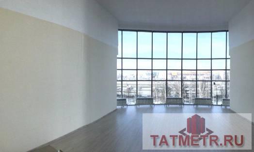Продается офис на Ямашева, 3 этаж трехэтажного здания. Помещение разделено на 5 зон, Панорамные окна от пола до...