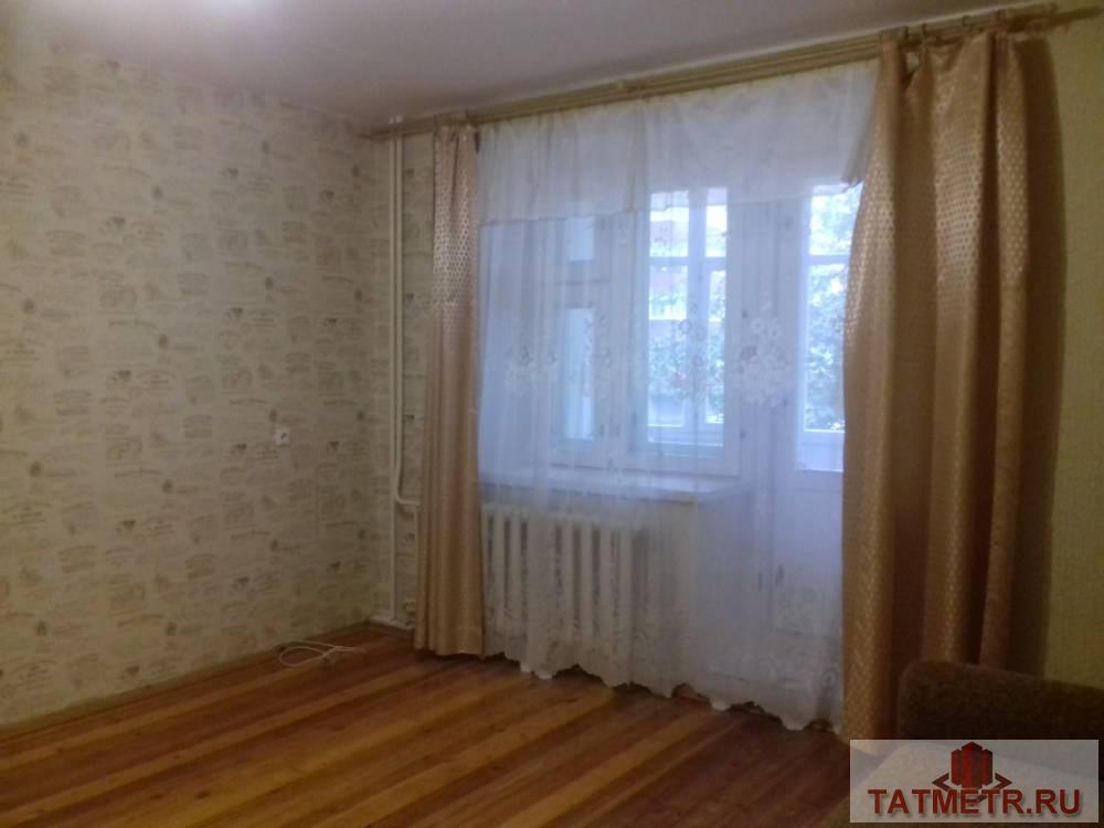 Сдается отличная квартира в г. Зеленодольск. В квартире имеется диван, два кресла, стол,  холодильник. Рядом банки,... - 1
