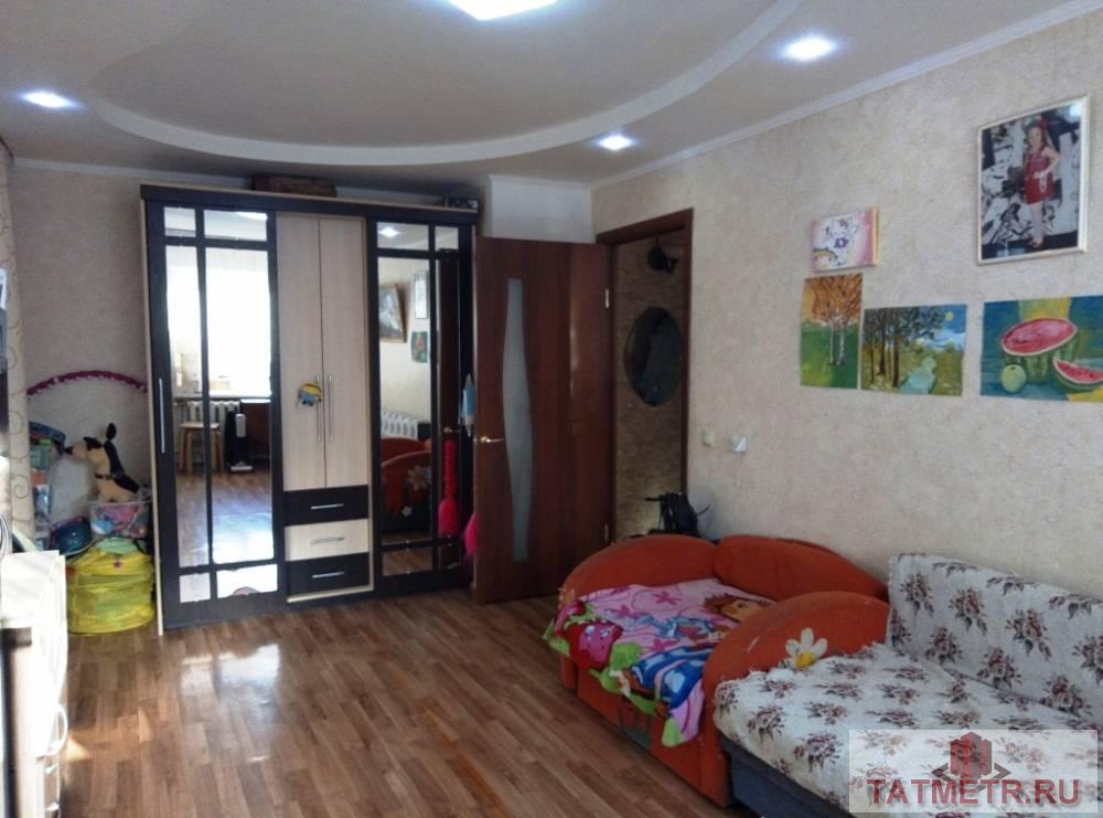 Продается отличная однокомнатная квартира в спокойном районе г. Зеленодольск. Комната просторная, уютная, светлая в...