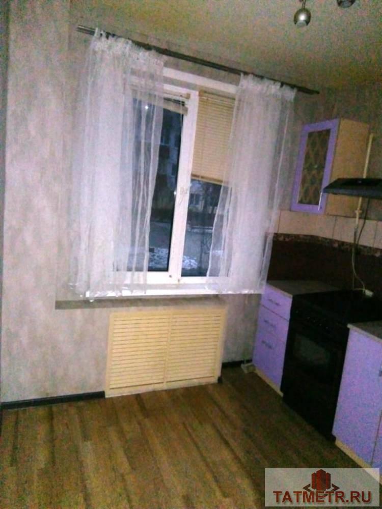 Сдается двухкомнатная квартира в центре г. Зеленодольск. Из мебели: кухонный гарнитур, кровать, тумба. Квартира... - 3
