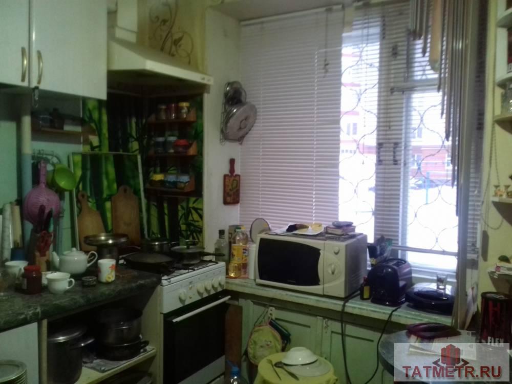 Продается квартира в самом центре города Зеленодольск. Квартира очень теплая, одна комната соединена с кухней, в... - 3