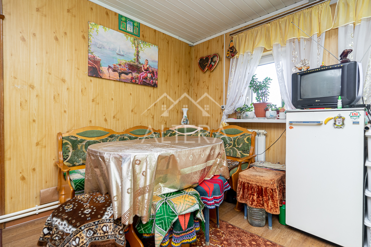 Продаю 2х этажный дом в Торфяном поселке — в самом центре Советского района ! Дом выполнен из бревна, обшит... - 9