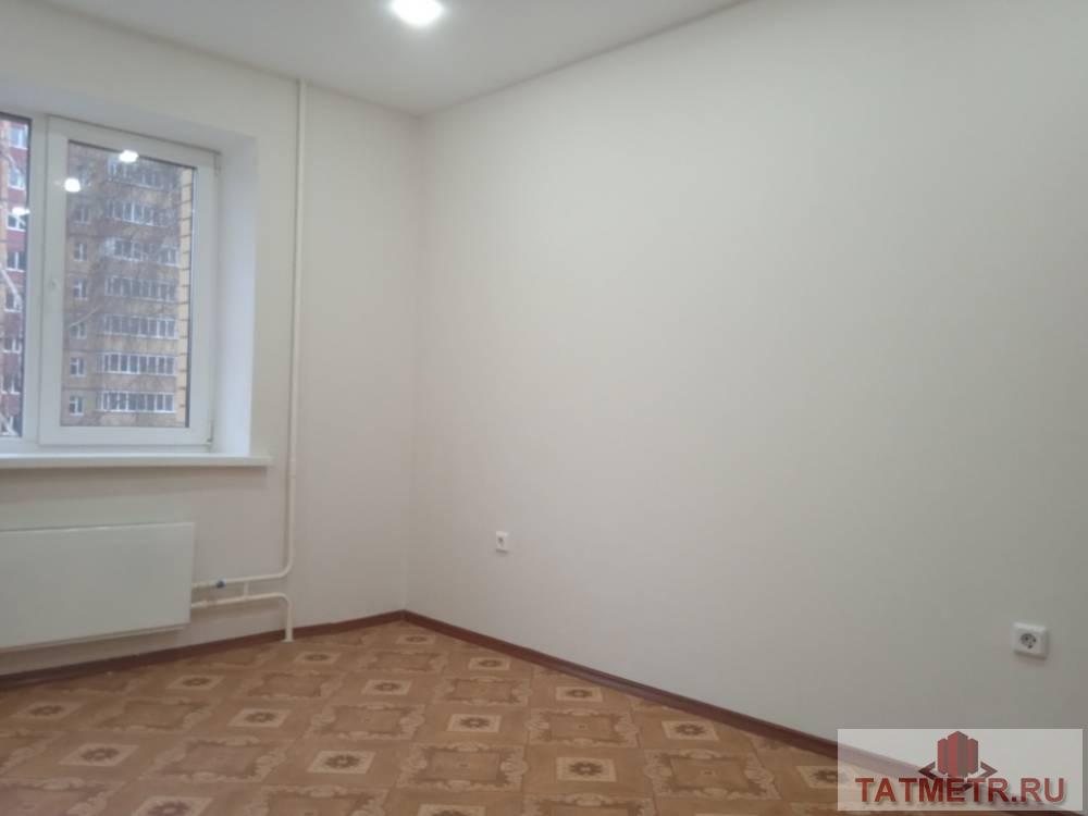 Продается отличная двухкомнатная квартира с хорошим ремонтом в новом доме г. Зеленодольск. В квартире натяжные... - 2