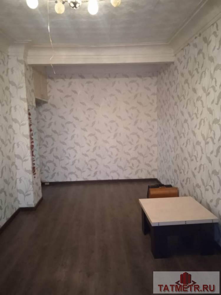 Продается двухкомнатная квартира в центре г. Зеленодольска. Квартира теплая, просторная, высокие потолки, с ремонтом.... - 1