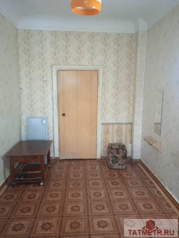 Продается двухкомнатная квартира в центре г. Зеленодольска. Квартира теплая, просторная, высокие потолки, с ремонтом.... - 3