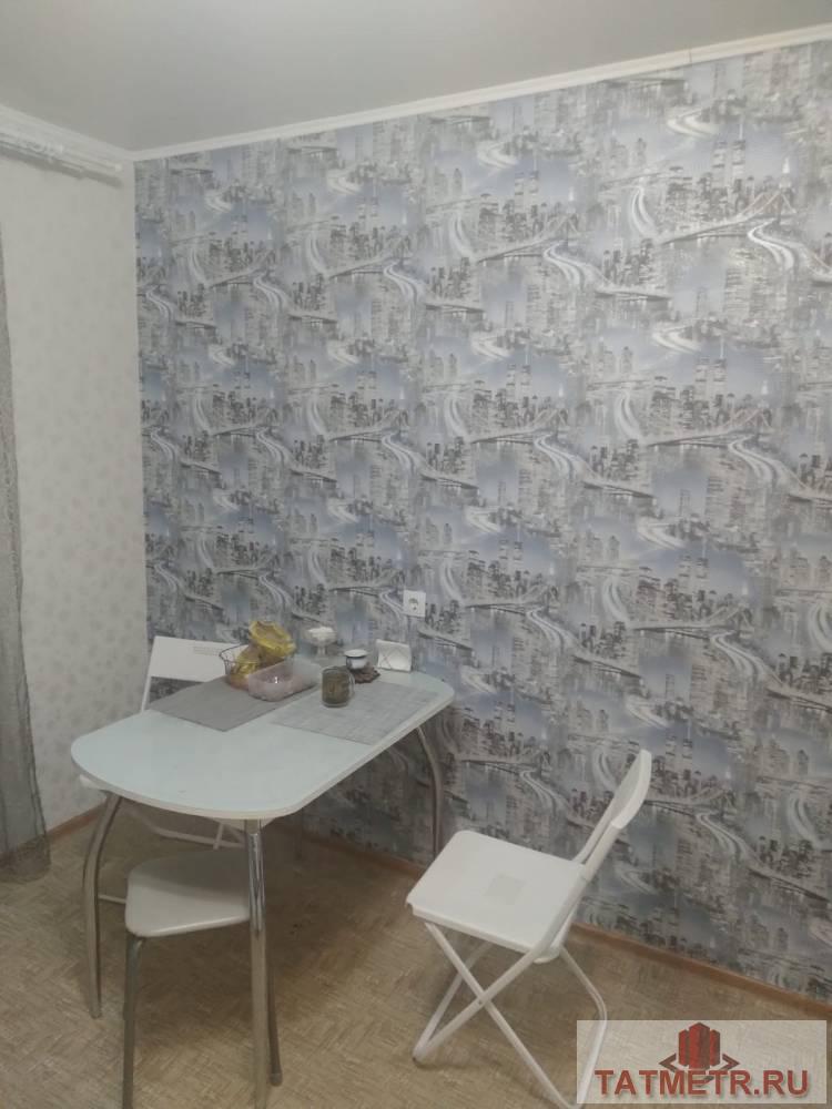 Продается уютная однокомнатная квартира в г. Зеленодольск. Светлая, просторная комната, окна пластиковые, балкон... - 2
