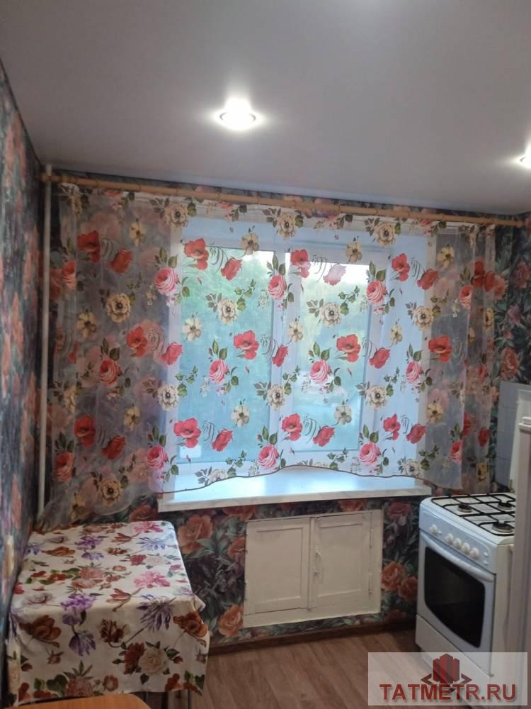 Продается отличная квартира в городе Зеленодольск. Квартира чистая, уютная, светлая, с ремонтом: окна стеклопакет,... - 3
