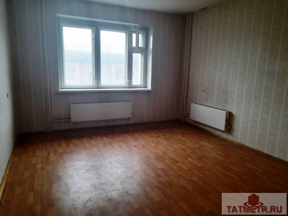 Продается трехкомнатная квартира улучшенной планировки в г. Зеленодольск. Комнаты квадратной формы с большими окнами....