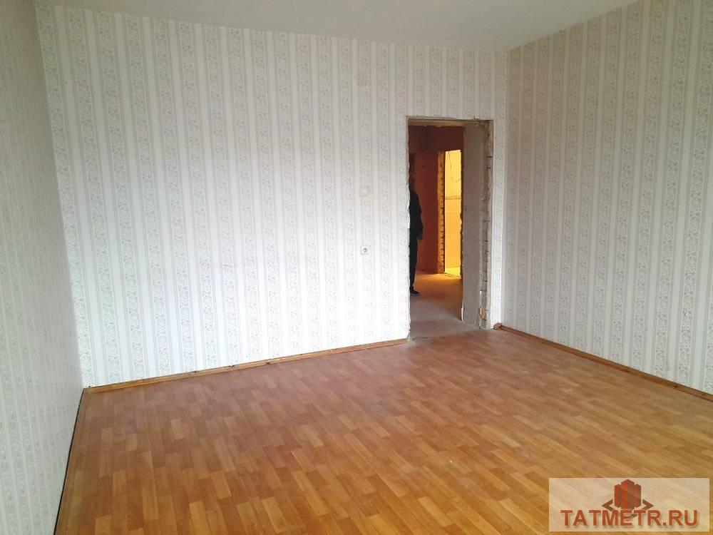 Продается трехкомнатная квартира улучшенной планировки в г. Зеленодольск. Комнаты квадратной формы с большими окнами.... - 1