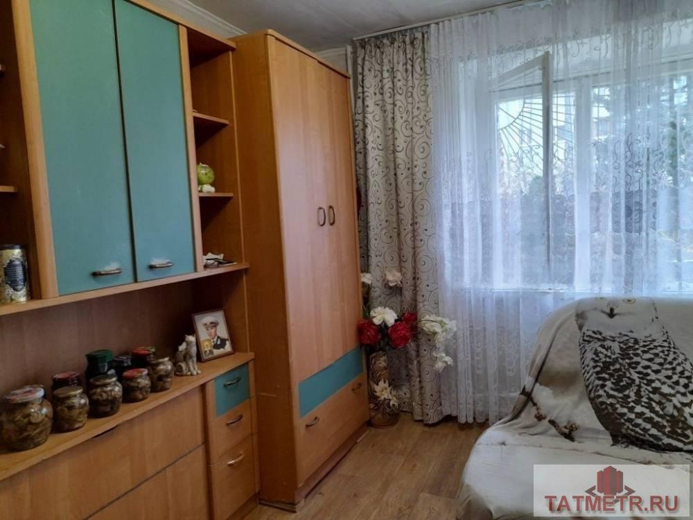 Продается однокомнатная квартира в г. Зеленодольск. Квартира с большим окном, в комнате светло и тепло, на полу... - 1