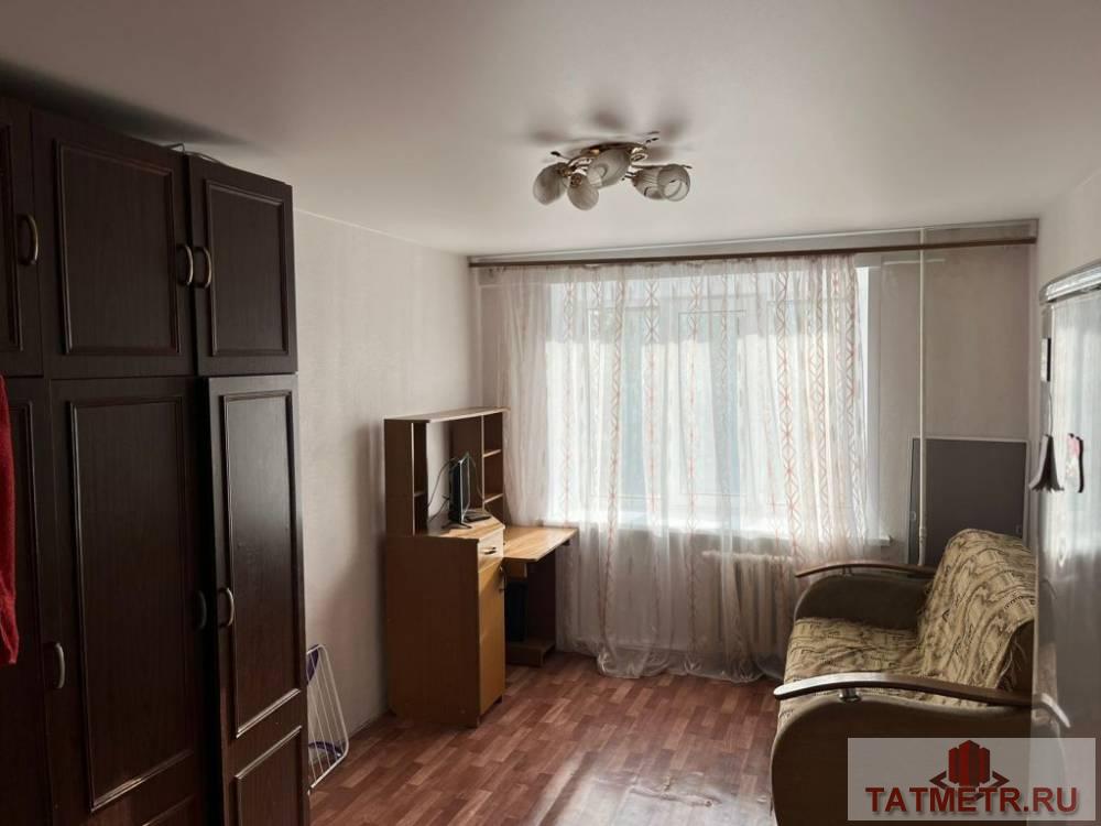 Продается комната с косметическим ремонтом на среднем этаже в Вахитовском районе г. Казань. В комнате пластиковое...