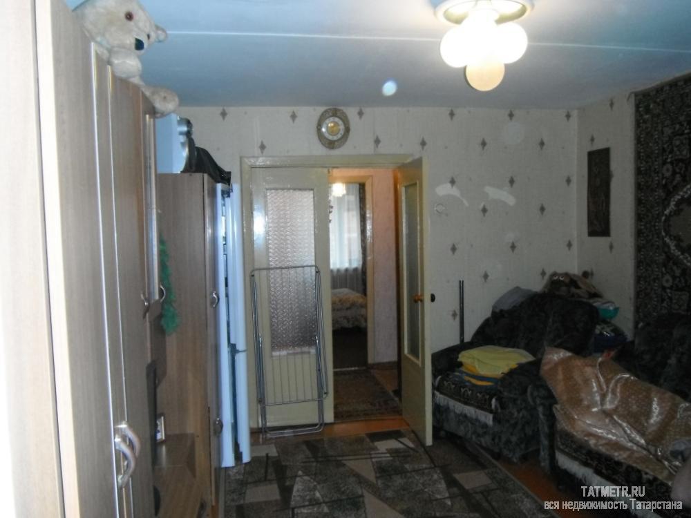 Отличная, просторная трехкомнатная квартира в самом центре г. Зеленодольск. Квартира в хорошем состоянии, теплая,... - 1