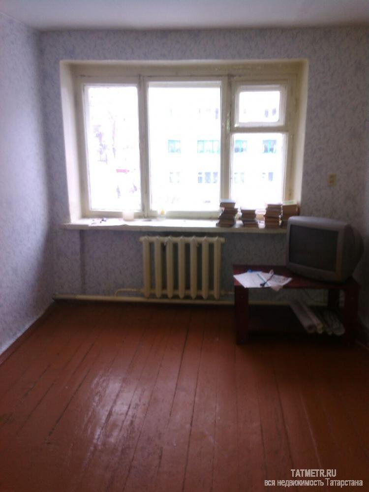 Продается светлая, просторная комната в центре города Зеленодольска. Отдельно выделенная зона для кухни, с/у...