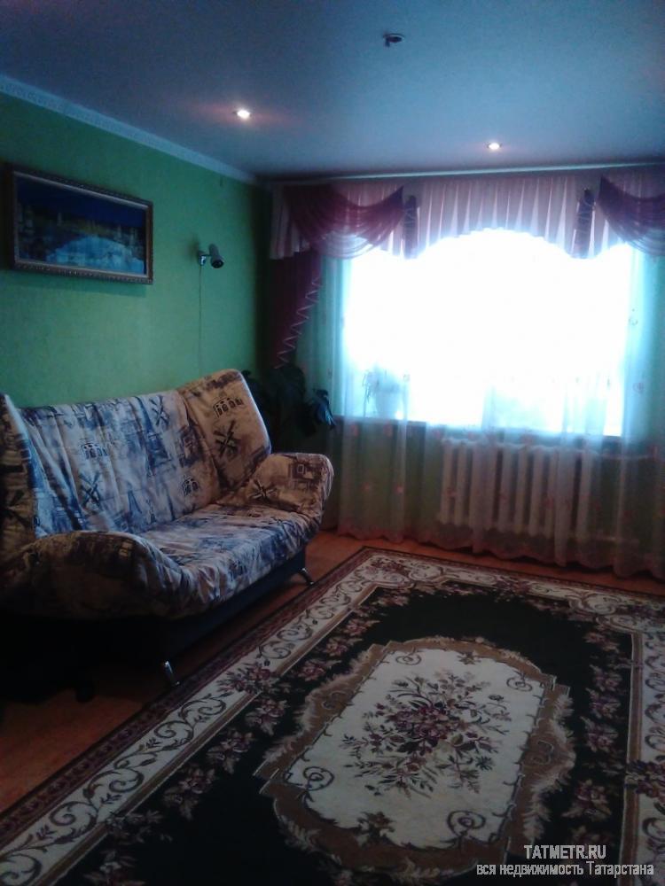 Отличная двухкомнатная квартира в г. Зеленодольск. Просторная, светлая, теплая квартира с раздельными комнатами; на...