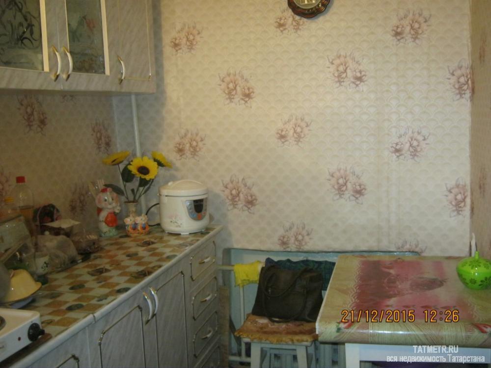 Хорошая комната в центре г. Зеленодольск. Комната большая, светлая, уютная, разделена на две зоны (кухня, зал).... - 2