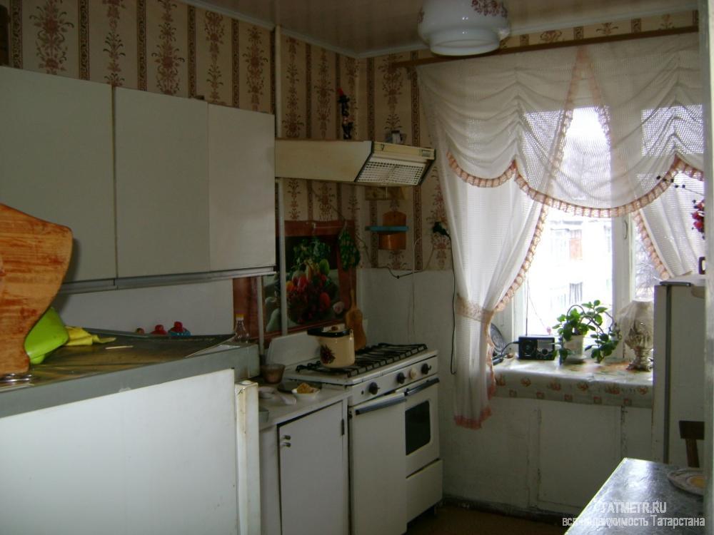 Светлая квартира с хорошей планировкой в городе Зеленодольске. Зал 15,4 кв.м., спальни по 12 и 8 кв.м., кухня 7,7... - 3