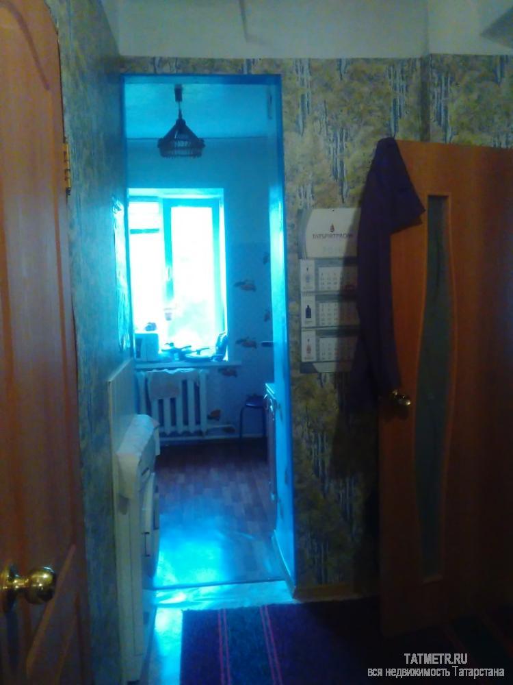 Хорошая квартира в самом центре г. Зеленодольск. Квартира большая, светлая, теплая. Окна стеклопакет, высокие потолки... - 2