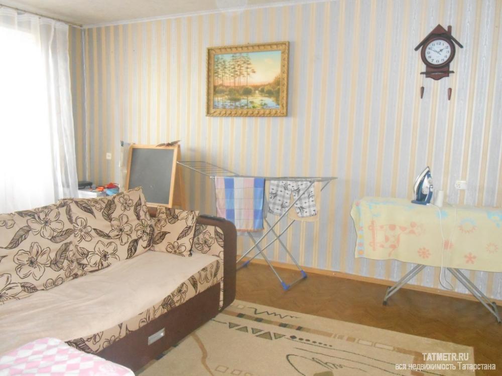 Отличная, с хорошим ремонтом двухкомнатная квартира в г. Зеленодольск. Комнаты просторные, уютные, раздельные. На... - 2