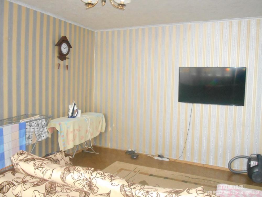 Отличная, с хорошим ремонтом двухкомнатная квартира в г. Зеленодольск. Комнаты просторные, уютные, раздельные. На... - 3