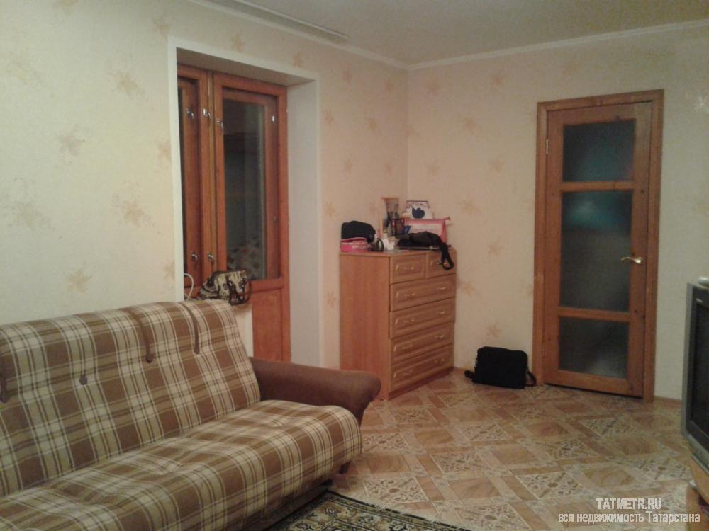 Отличная квартира в г. Зеленодольск, в центре мкр. Мирный. Квартира в хорошем состоянии. Имеется застекленная 6 м.... - 2