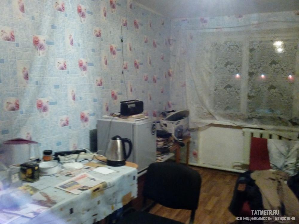 Отличная комната в г. Зеленодольск. Комната просторная, уютная, в хорошем состоянии. Окно пластиковое, на полу... - 1
