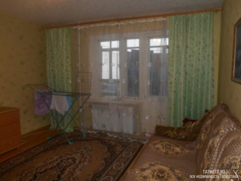 Замечательная трехкомнатная квартира в г. Зеленодольск. Комнаты просторные, уютные, раздельные, в хорошем состоянии.... - 1