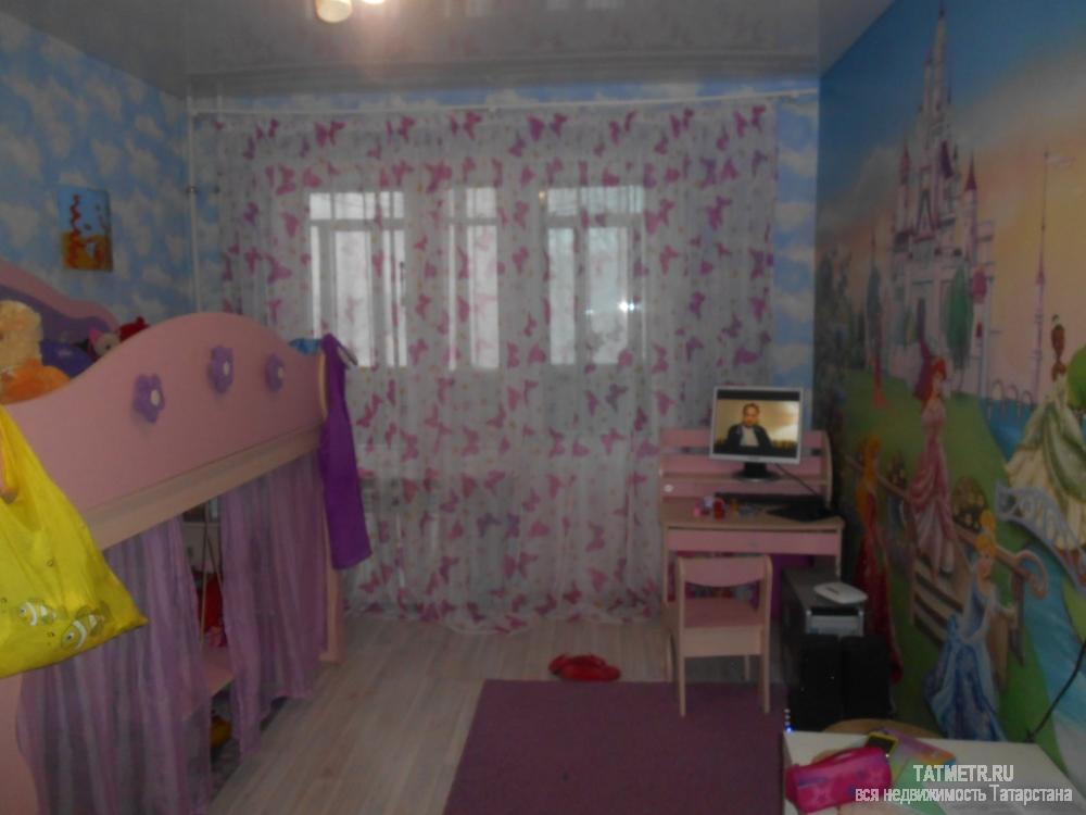 Замечательная трехкомнатная квартира в г. Зеленодольск. Комнаты просторные, уютные, раздельные, в хорошем состоянии.... - 3