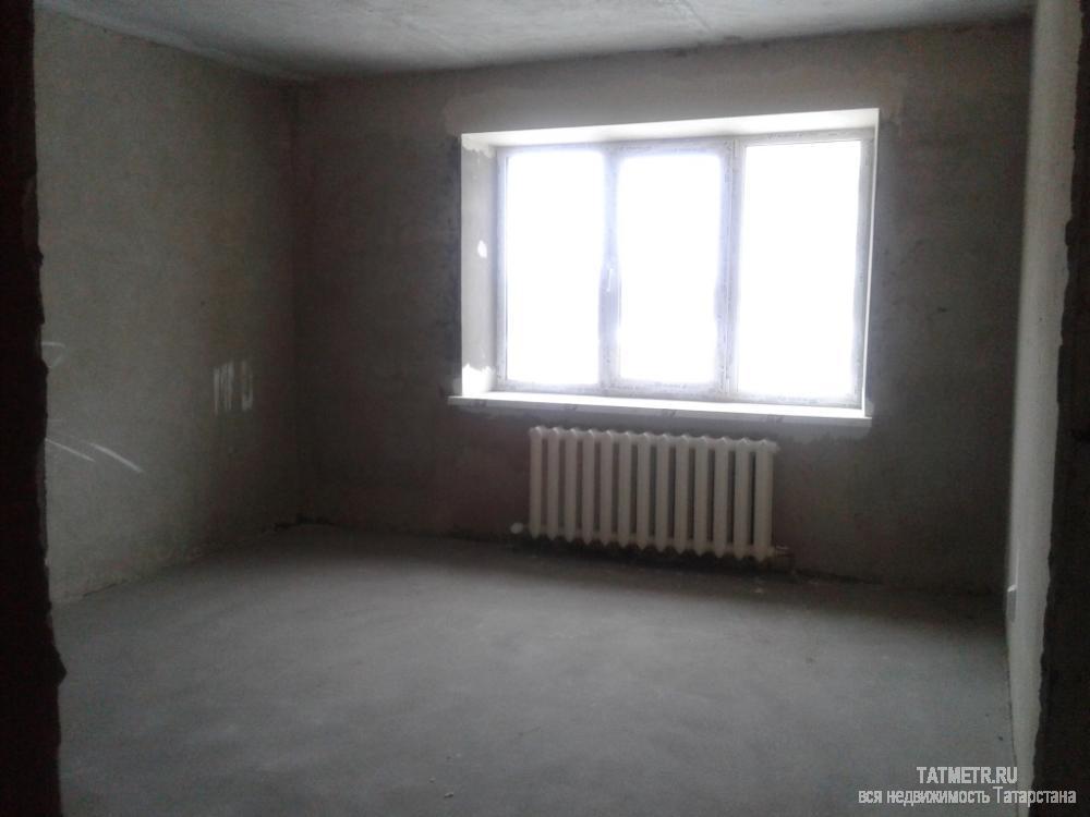 Отличная квартира в предчистовой отделке в г. Зеленодольск. Комната с нишей. Кухня большая, имеется выход на...