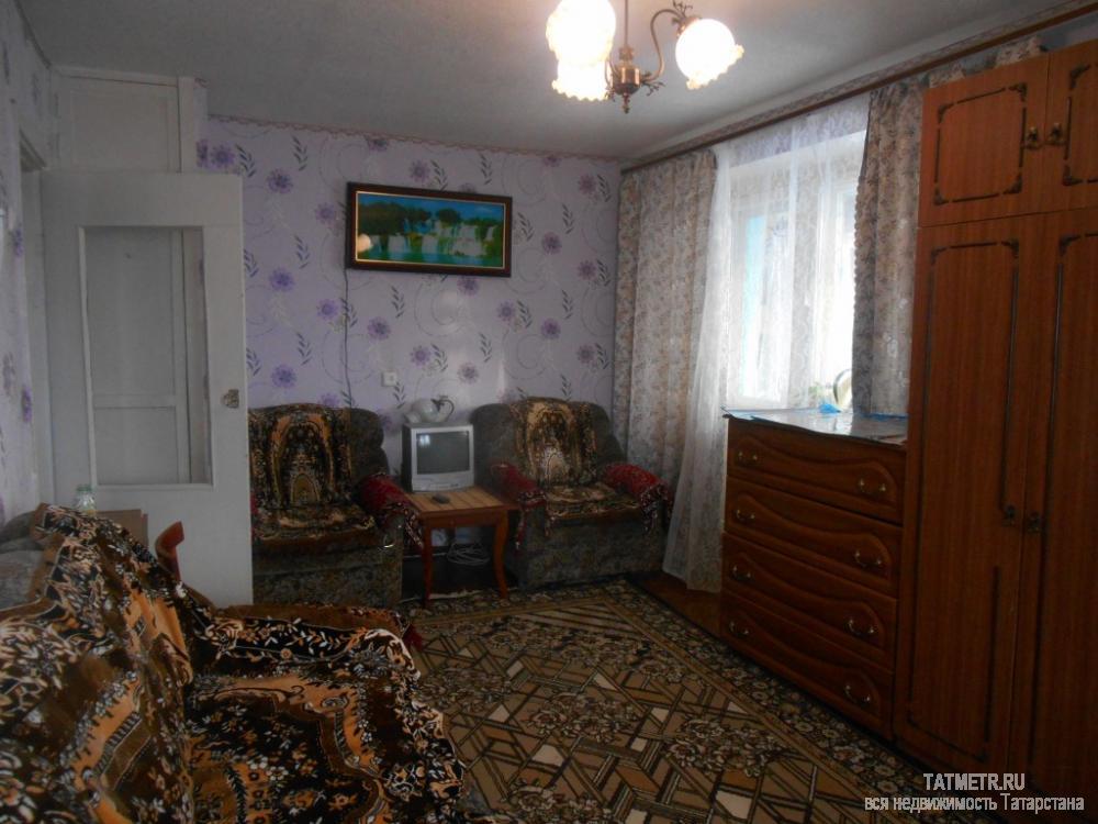 Сдается однокомнатная квартира в тихом районе г. Зеленодольск. В квартире имеется диван, два кресла, стенка, ковры,... - 1