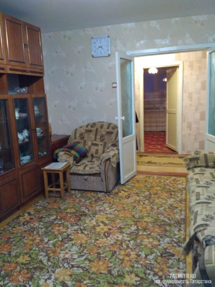 Отличная квартира в городе Волжске, чистая, теплая и очень светлая. Установлены пластиковые окна в двух спальнях,... - 1