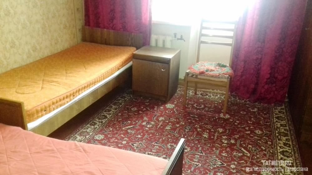 Сдается хорошая квартира в г. Зеленодольск. Квартира в хорошем состоянии. Из мебели 2 кровати, шкаф, тумбочка, стол.... - 2