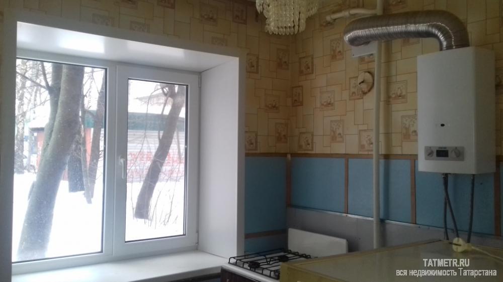 Отличная квартира в г. Зеленодольск. Квартира в хорошенм состоянии. Комната просторная, светлая. На кухне установлена... - 2