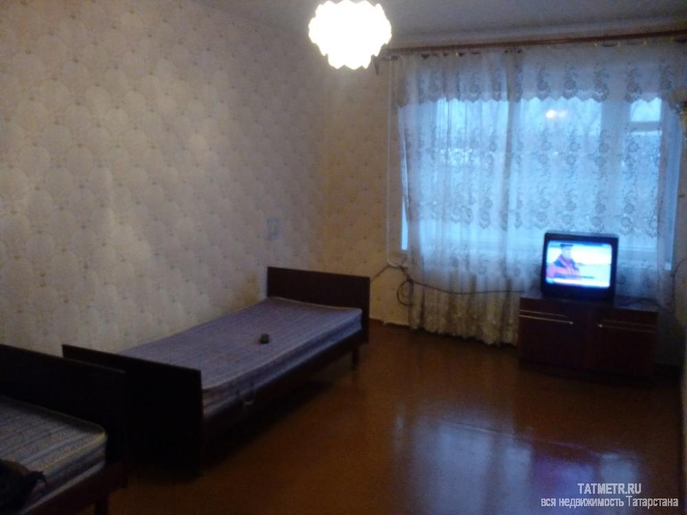 Хорошая трехкомнатная квартира в центре г. Зеленодольск. Комнаты просторные, уютные, раздельные, в хорошем состоянии....