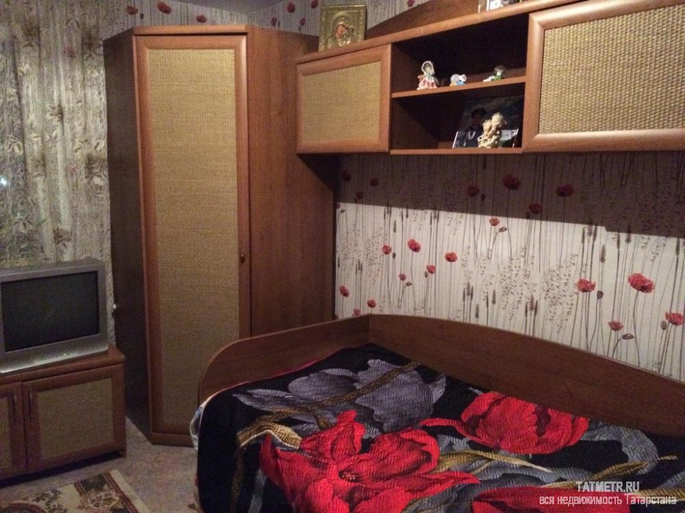 Сдаётся отличная комната в двухкомнатной квартире в г. Зеленодольск. В комнате: кровать, шкаф, стол, стул, стиральная... - 1