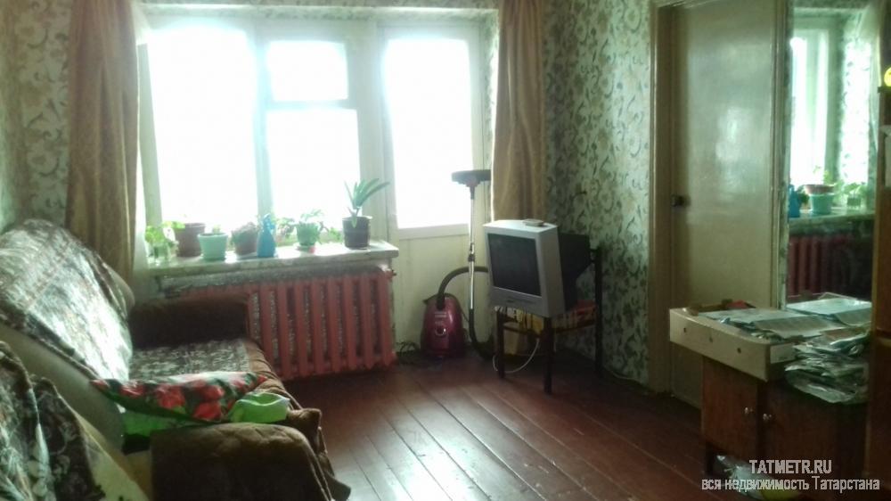 Двухкомнатная квартира в центре города Зеленодольска. Комнаты светлые, одна из комнат разделена на две. В шаговой...