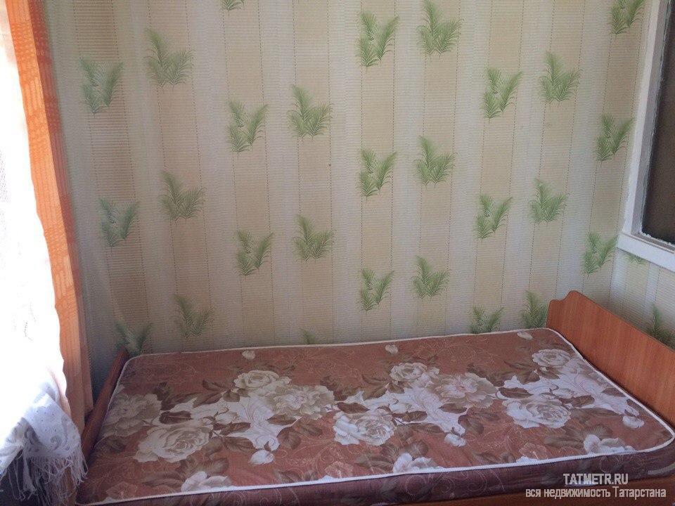 Сдаётся хорошая комната в г. Зеленодольск. В комнате есть: кровать, холодильник, плита, тумбочка. Спокойные соседи....