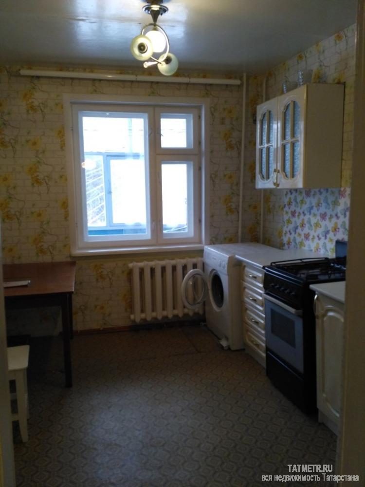 Хорошая, светлая квартира в городе Волжске. Большие, просторные комнаты. Квартира очень теплая. Имеется 6-метровая... - 3