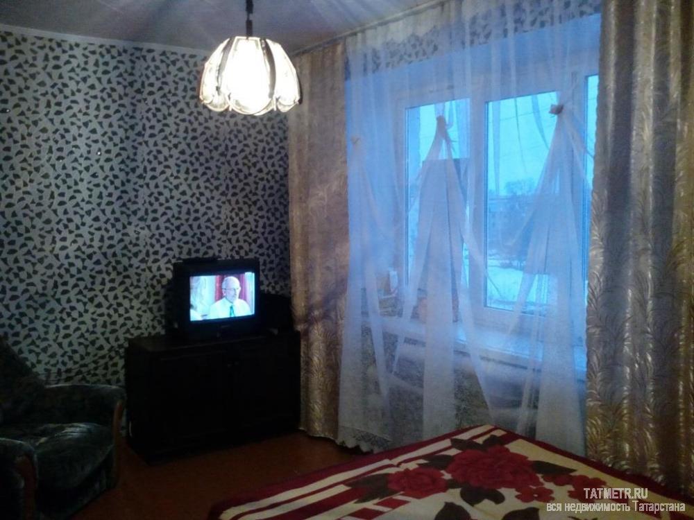 Замечательная гостинка в г. Зеленодольск. Большая, светлая квартира, окна выходят на южную сторону. Имеется отдельная...