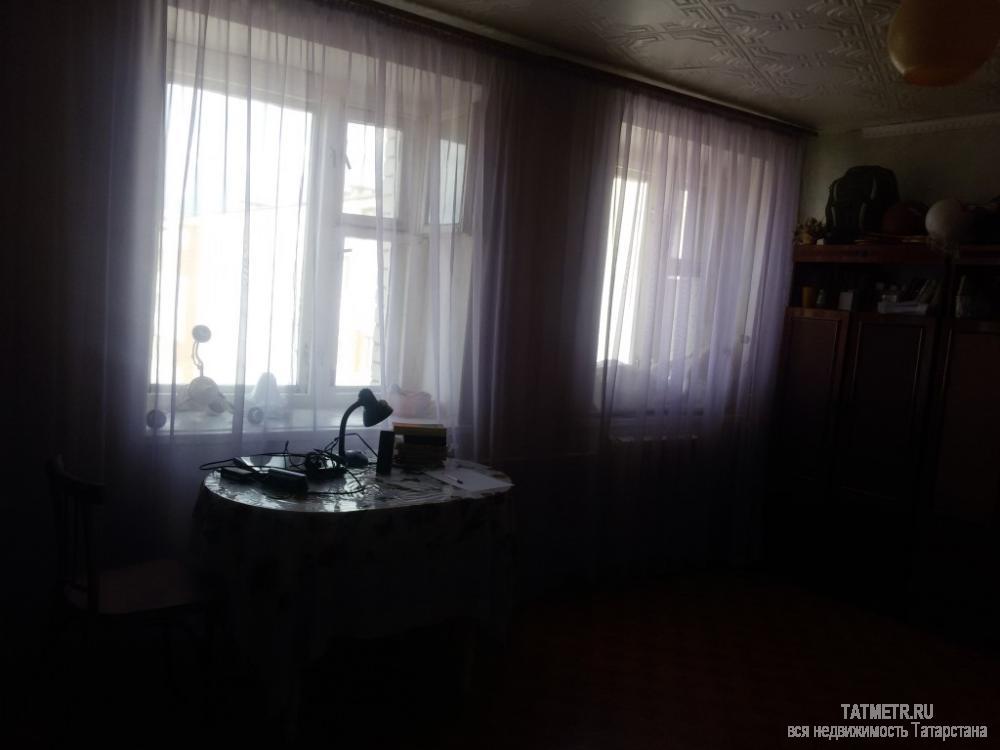 Хорошая квартира в г. Зеленодольске, в центре мкр. Мирный. Квартира теплая, светлая. Все комнаты большие, раздельные.... - 2