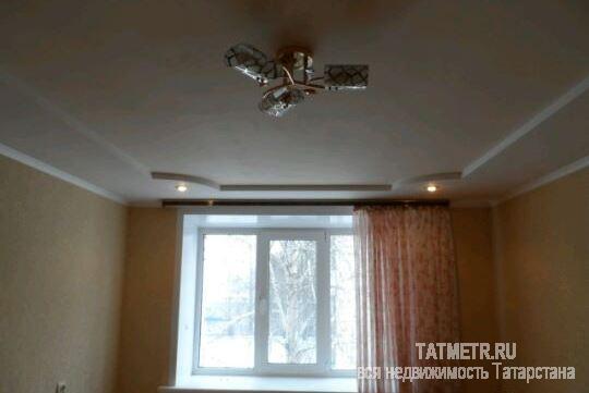 Сдается отличная комната в г. Зеленодольск. Комната с хорошим ремонтом: двухуровневый потолок, новый линолеум, обои....
