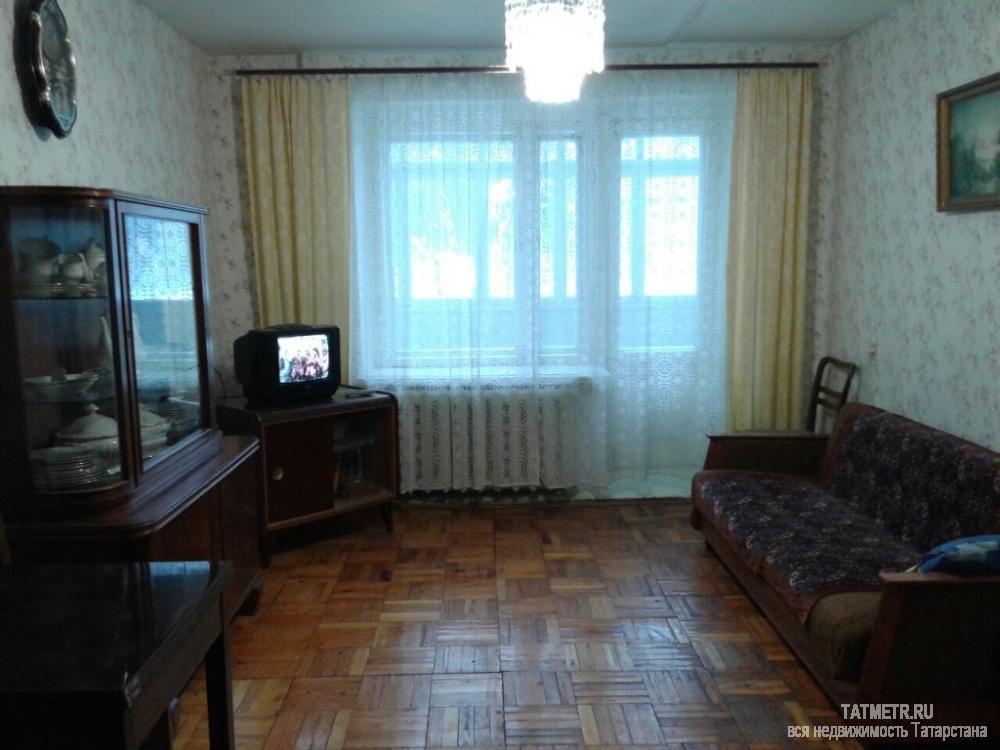 Отличная квартира в центре г. Зеленодольск. Квартира большая, светлая; имеется лоджия; кухня квадратной формы;...