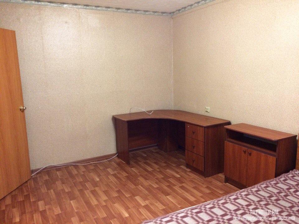 Сдаётся отличная квартира в г. Зеленодольск. В квартире есть: диван, два кресла, кровать двухспальная, шкаф, стол,... - 3